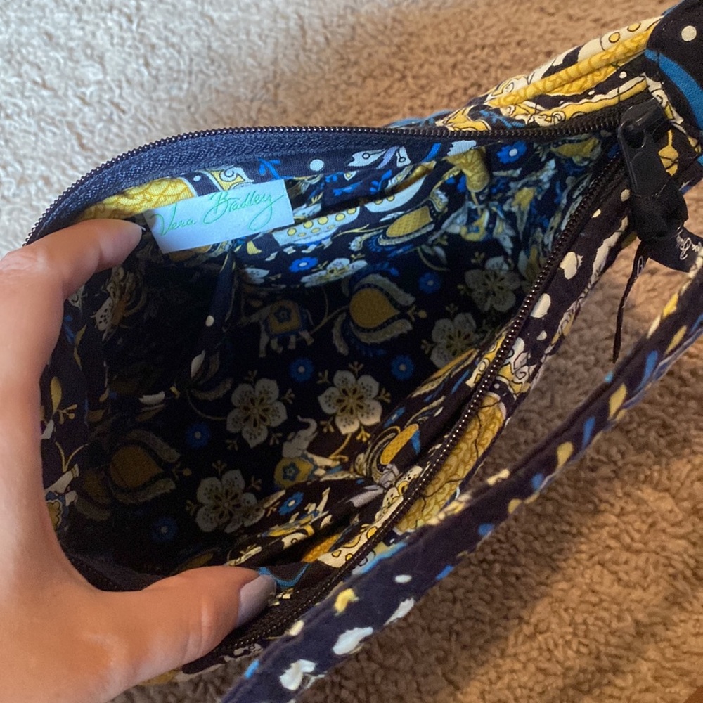 Small Vera Bradley purse with side pockets - Picture 2 of 2
